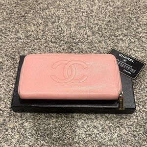 CHANEL Pink Zipped Wallet